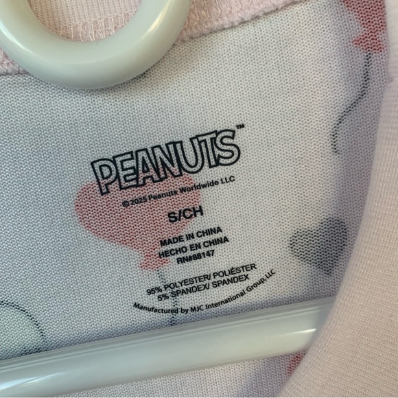 Peanuts (S) (NWT) Snoopy Pink Pajama Set with Hearts & Snoopy - Picture 4 of 10